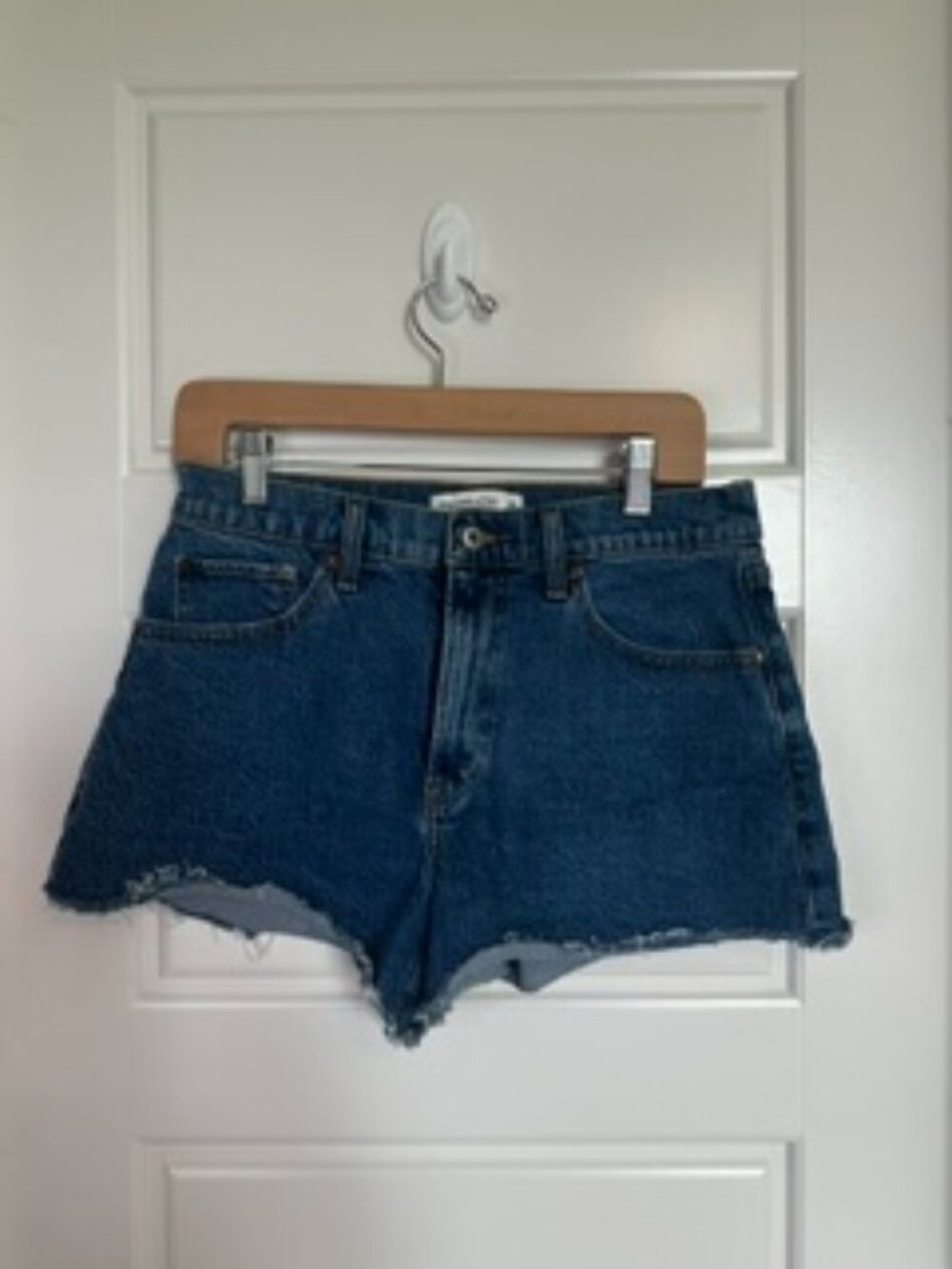 Abercrombie & Fitch 90's Relaxed Cutoff Short High Rise Curve Love